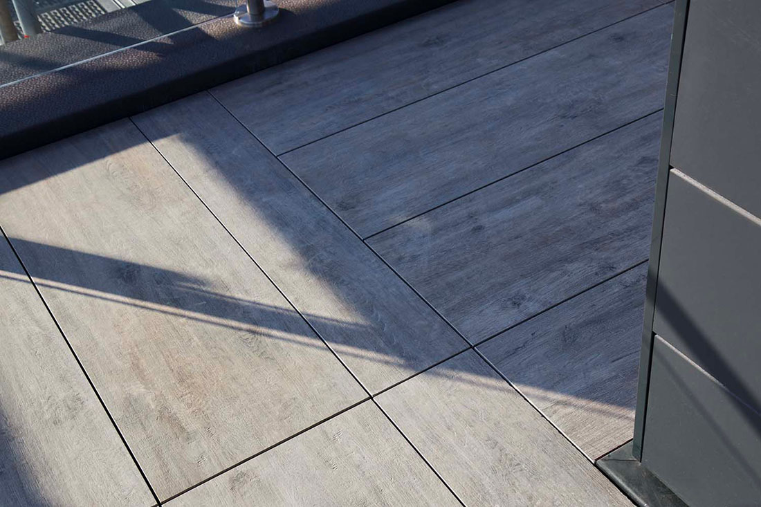 station-square-adjustable-raised-flooring-uk